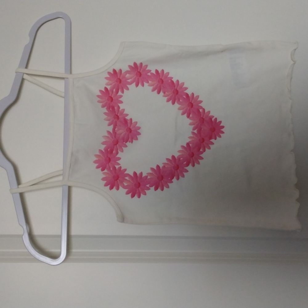 XS Tank top.  NWOT.  White with floral heart and ruffled hem, (see measu…